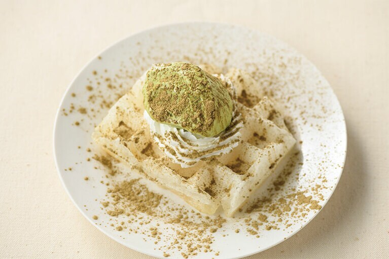 今回は『久世福商店』の加賀棒茶の粉末をかけてみました。