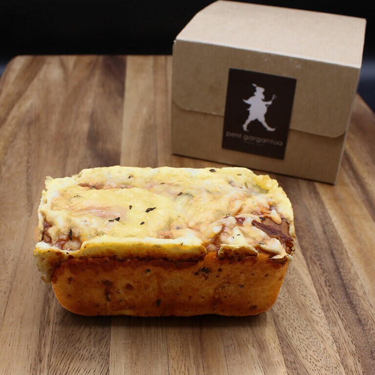 「プティ オニオンブレッド」454円／petit gargantua。