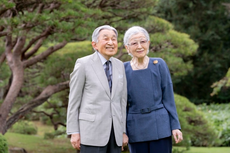 2024年、上皇陛下と、90歳の御誕生日を迎えられた際の上皇后・美智子さま。(宮内庁提供）