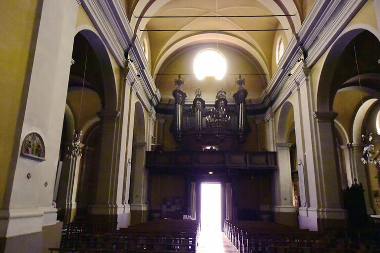 旧市街に紛れるように立っていた教会からパイプオルガンの音色が。教会名はわからず……。