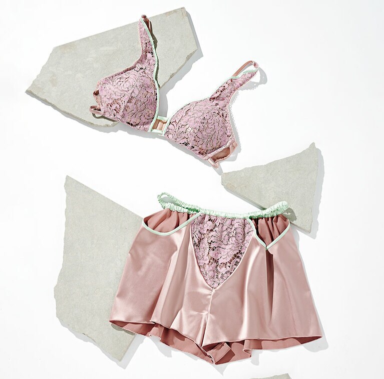 ブラ 42,900円、ルーズショーツ 28,600円／チヨノ・アン(ザ・ウォール PR)