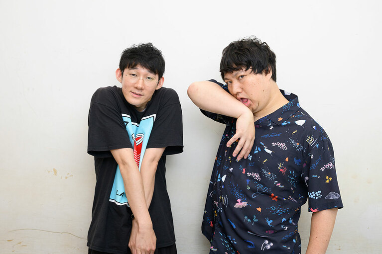 インタビューに答えてくれた、ロングコートダディのおふたり。