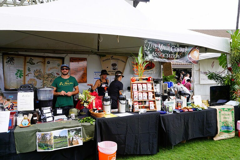 マウイコーヒーアソシエーションのブースでは、マウイ島産コーヒーの販売、試飲が行われてました。