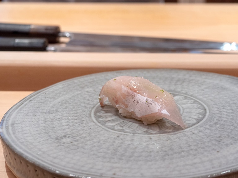 英語では、「シーバス」と呼ばれるスズキ。