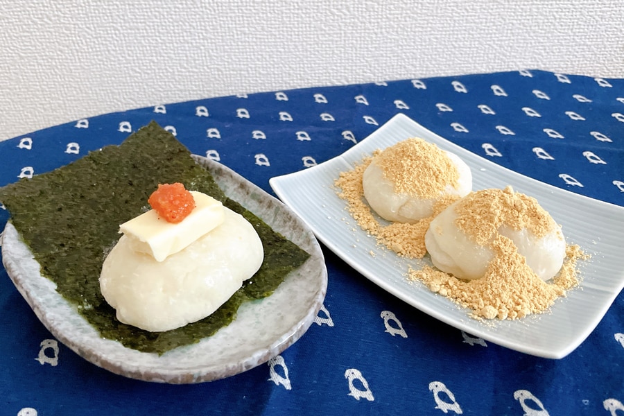 右は定番のきな粉餅、左は料理研究家・阪下千恵さん考案の明太バター餅。