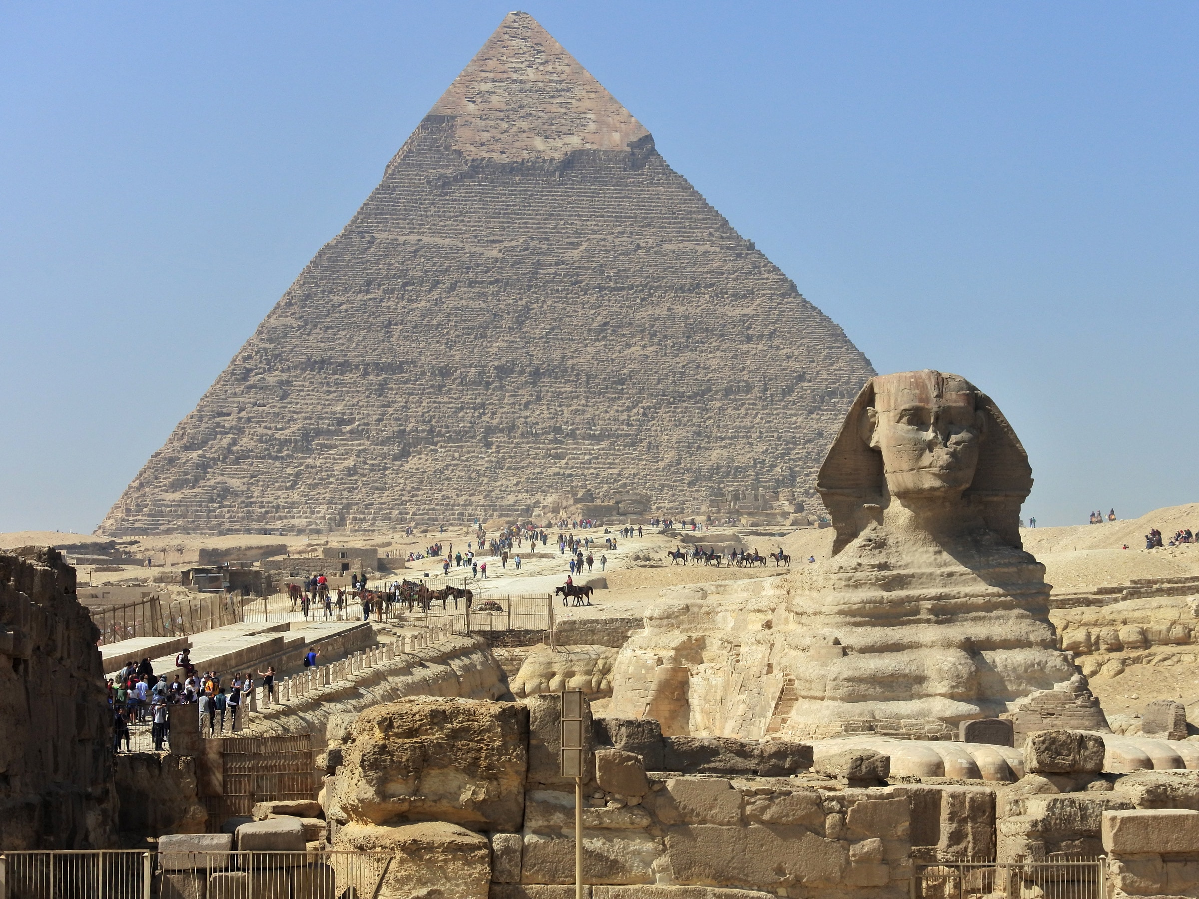 ピラミッドにツタンカーメンの財宝 カイロの見どころ総ざらいの旅 