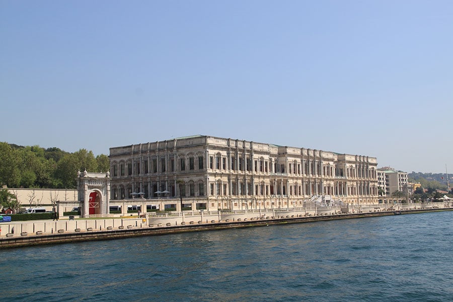 「チュラーン・パレス・ケンピンスキー・イスタンブール」。宮殿として使われていた建物を改修した五ツ星ホテルだ。