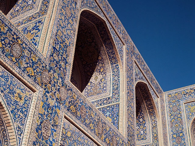世界の半分」と呼ばれた古都に立つ イランにおけるイスラム建築の最