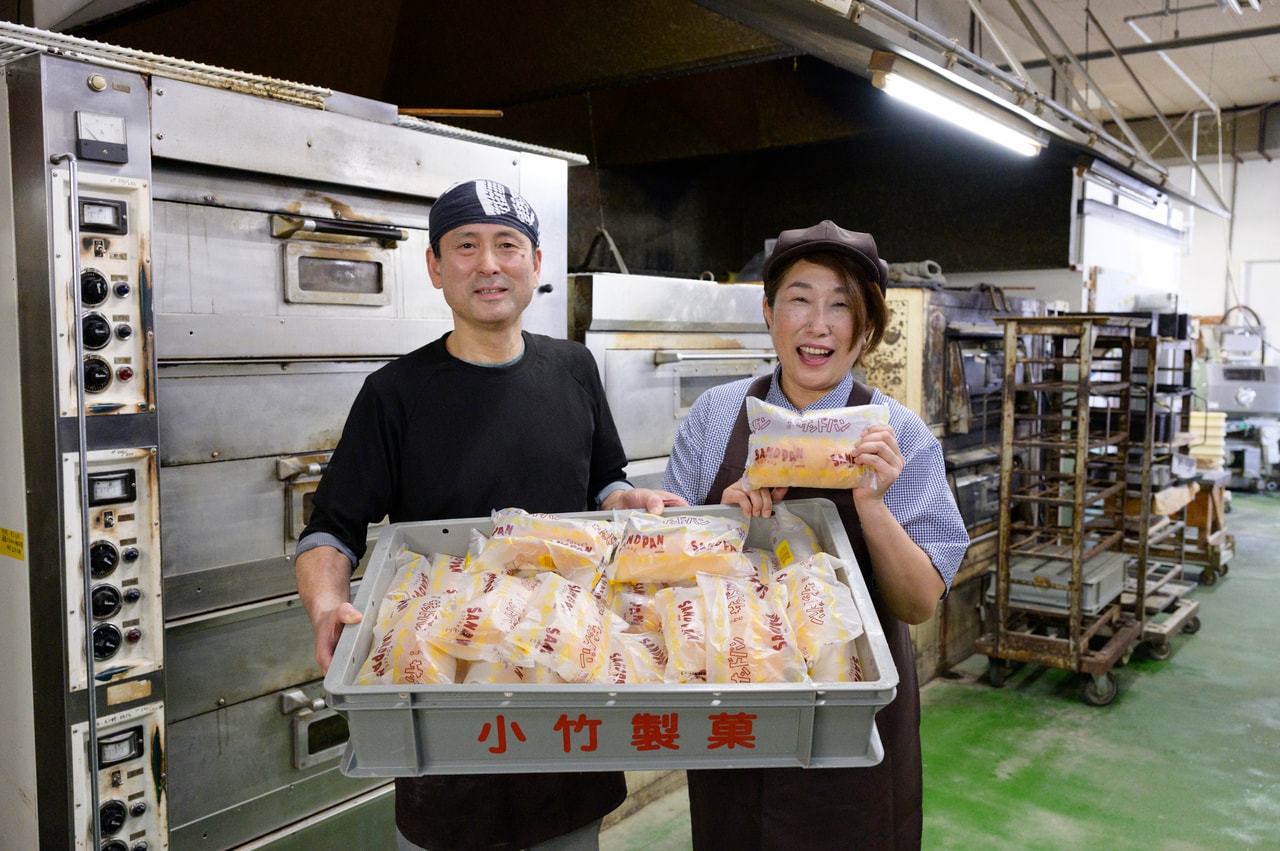 3代目社長の小竹孝雄さんと店長の加洋子さんご夫妻。小学校からの幼馴染でもあるそう。