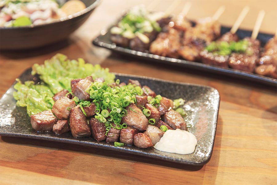 これが噂の自家製「干し肉」780円。旨味がギュッと詰まって箸が止まらない！