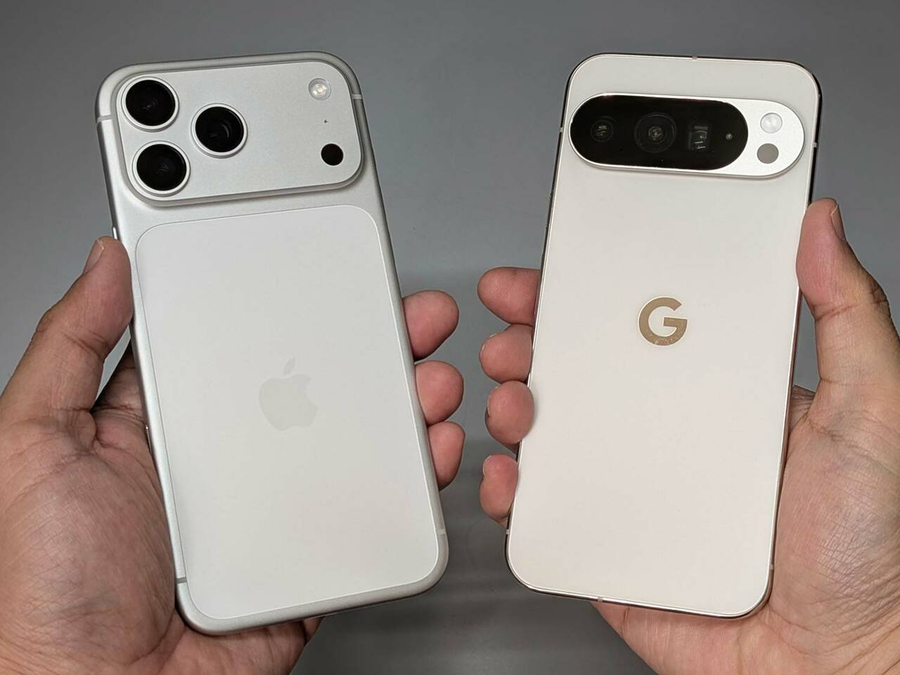 今回はAppleとGoogleのフラッグシップスマホ「iPhone 17 Pro Max」（左）と「Google Pixel 10 Pro XL」（右）を比較します