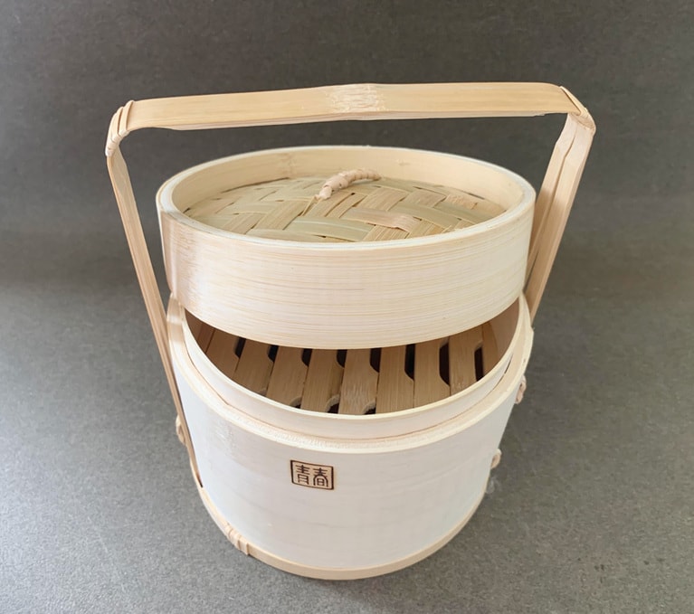 蒸し野菜などを作る際にも便利。「青春」というロゴが刻印されています。