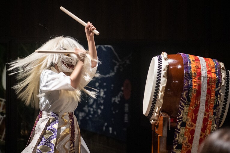 霧島に伝わる神話に由来する演舞「天孫降臨ENBU」は、毎晩21:15から。