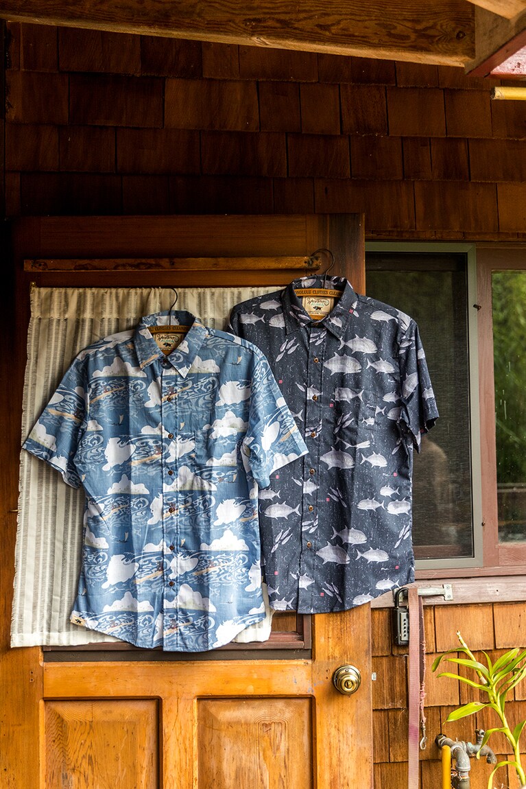 丈夫な布地で、デールさんはサーフィンにも着ていくというウェスタンアロハ。