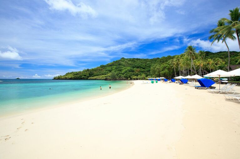 天然の白砂ビーチが300メートル。