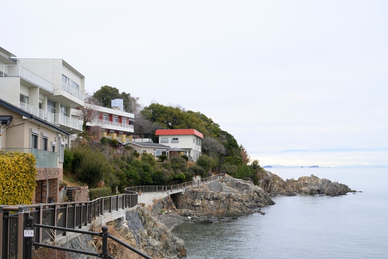 瀬戸内のやわらかな光の中で、穏やかな海を眺めていると時間を忘れてしまいそうになる。