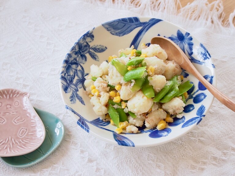 スナップエンドウとコーンのポテトサラダ。