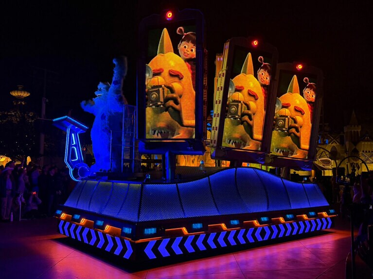 「部屋のドア」にはさまざまなキャラクターが登場