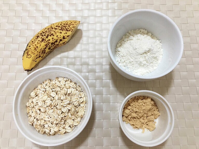 材料はこちら。バナナは熟したものを使う。
