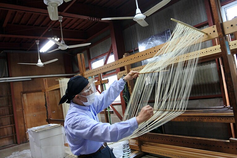 素麺作り体験のハイライトはこの作業。