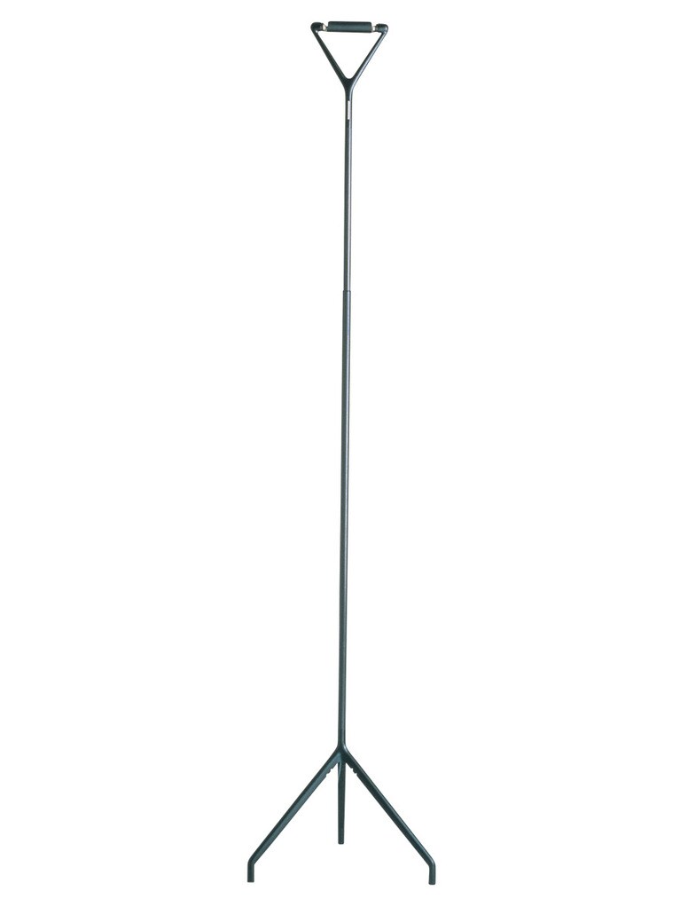 LUCE PLAN 「LOLA」壁や天井を照らすのにぴったり。ブラック W428×H1585～1995mm 105,000円／ヤマギワ