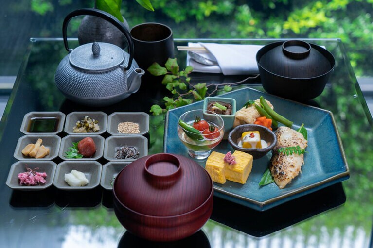 お部屋でゆったり味わう朝食「FUKIYOSE」。