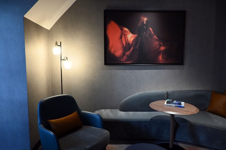 ジョディ・マンの作品が飾られたスイート。