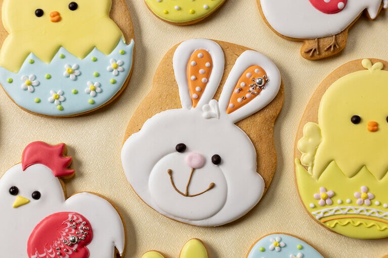 「イースターアイシングクッキー」1セット（小4枚、大1枚）2,000円。小4枚のデザインはランダム。
