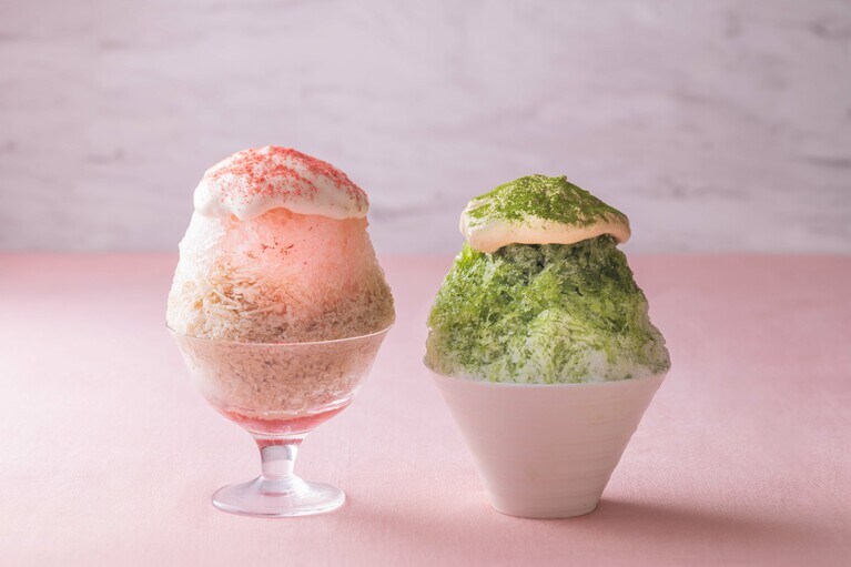 かき氷「桃」「抹茶」各2,800円。※温かい「ソマーハウスブレンドティー」付き　提供期間：2025年7月1日～8月30日　提供時間：11:30～16:00