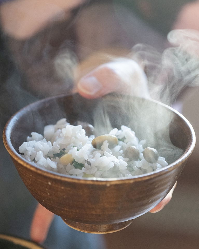 北海道の大地が育む滋味をのんびり味わえる人気店「かっこう料理店」。土鍋で炊き立てのごはんに感激。