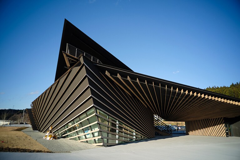 人と人、人と大地を接続する場をイメージして隈研吾が設計した「南三陸311メモリアル」。