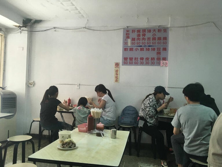 店内もTHE台湾な食堂の雰囲気。