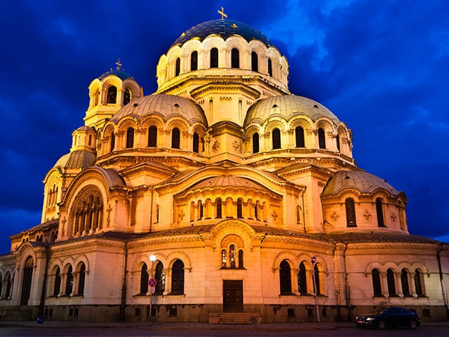 ブルガリアの首都ソフィアの象徴は 金箔が施されたドームを頂く大聖堂 今日の絶景