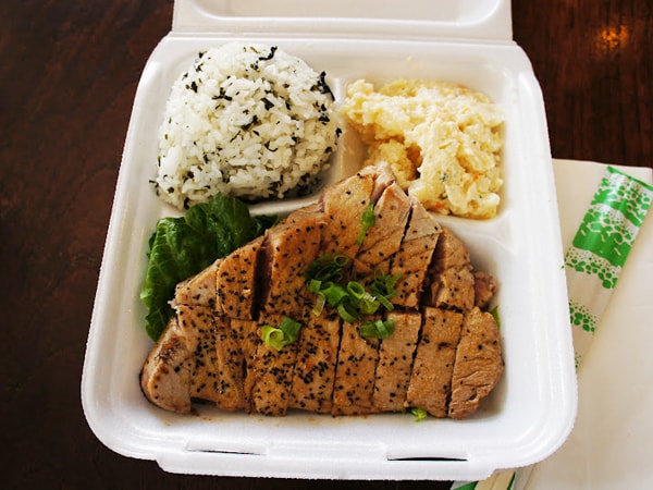 (2ページ目)地元の食材を使った安くておいしいロコ飯を食べよう! | 4つの島の個性を知る旅。もっと行きたくなるハワイ【オアフ島】