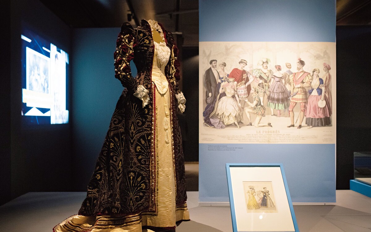 太陽の沈まぬ国スペインの 豪華な服飾品をマドリードで鑑賞