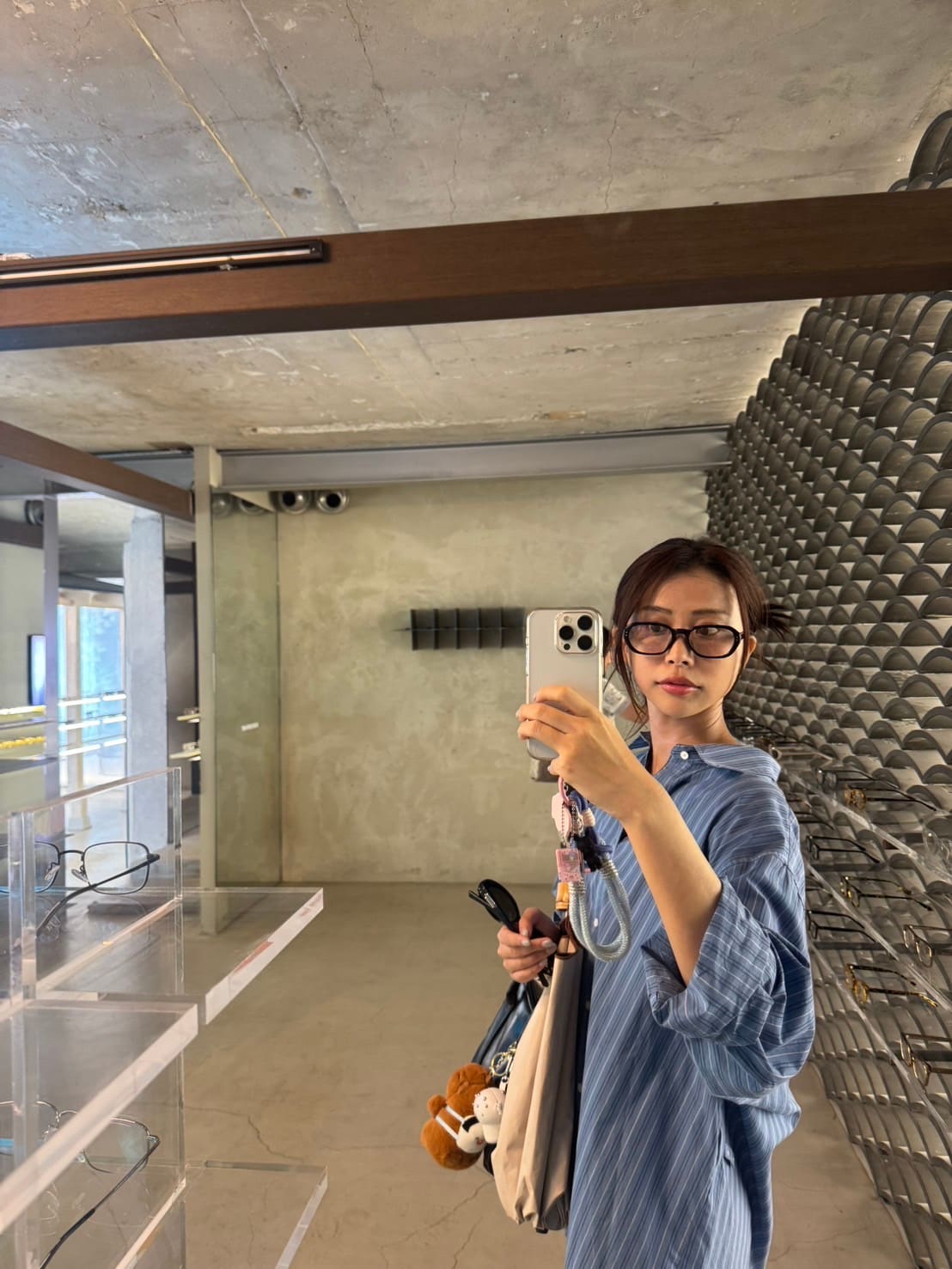 韓国で買い物を楽しむmisaさん。