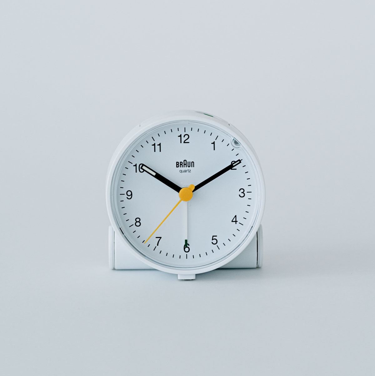 Alarm Clock BC01 WH 約W6.9×D3.7×H6.9cm 6,600円／ブラウン