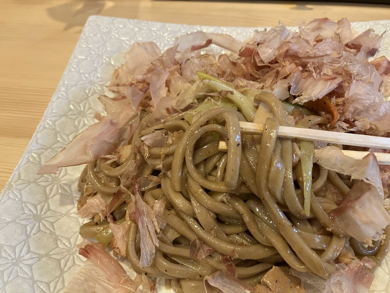 麺はしっかりしっとり、返しの味つけでソースは未使用