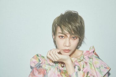 元宝塚スター美弥るりかがCREA初登場 WEB限定カットを特別公開し