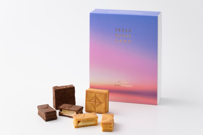 バターサンド2種詰合せ〈ストロベリーチョコレート〉限定パッケージ 2,808円（10個入り）。