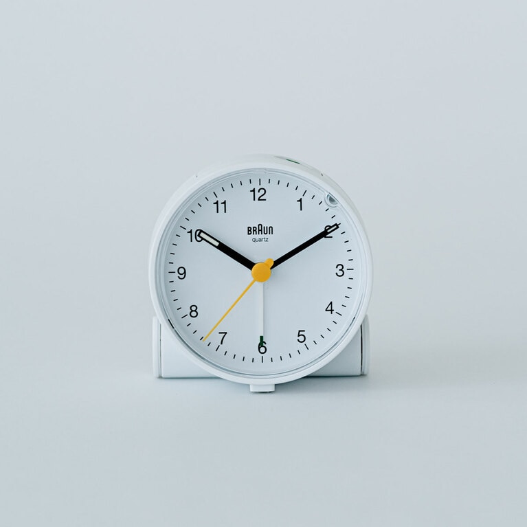 Alarm Clock BC01 WH 約W6.9×D3.7×H6.9cm 6,600円／ブラウン