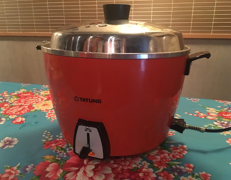 保温の温度は約55度。食べやすい温かさでお召し上がりいただけるのも電鍋の特徴です。