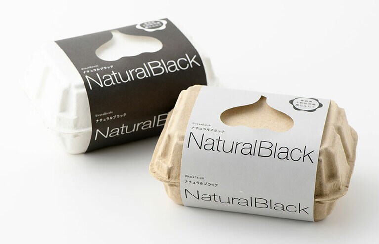 【青森県】おいらせ大地の黒ニンニク「ナチュラルブラック」モールドパック 玉2個入り(左)、モールドパック バラ10個入り(右) 各1,576円(各85g前後)。