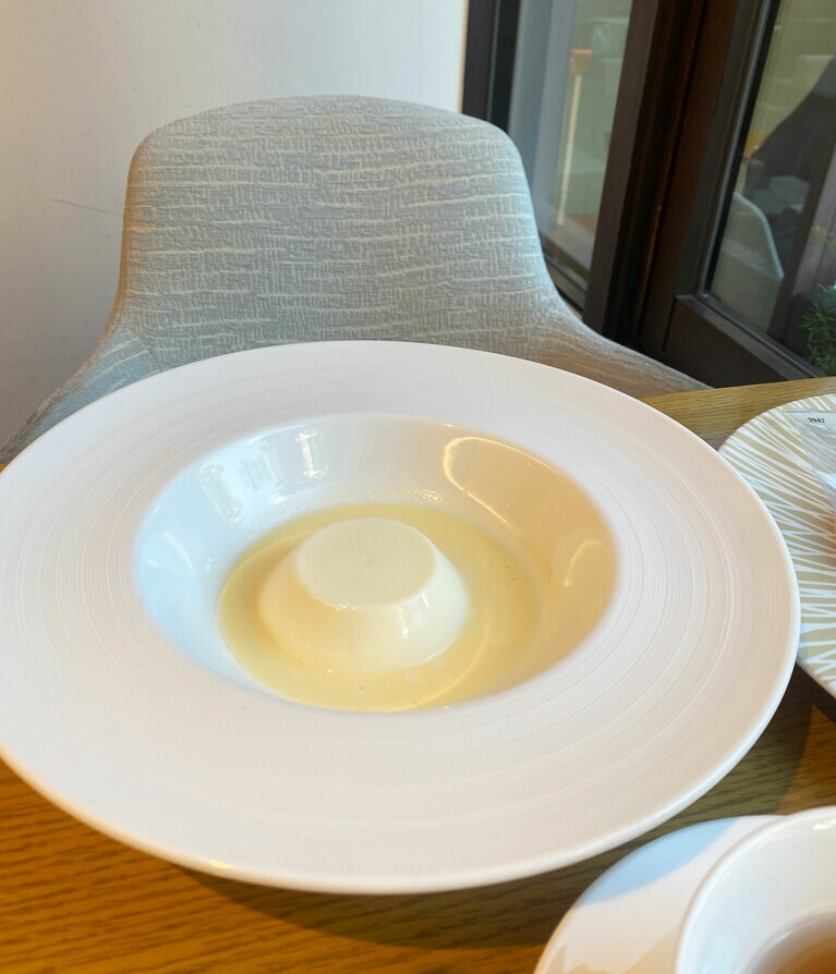 ブランマンジェ1,320円。BLUE BRICK LOUNGEでのみ提供。期間限定・数量限定。