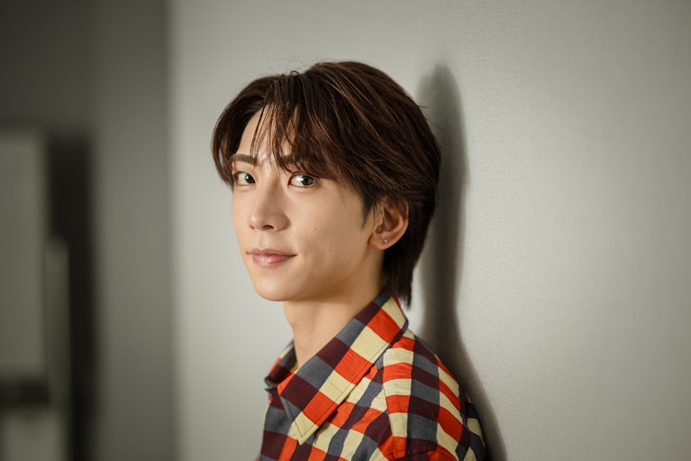 IMP.鈴木大河の“推し肌ケア”は朝晩のミルククレンジング。内側から溢れる美しさの秘訣は日々のメンテナンス