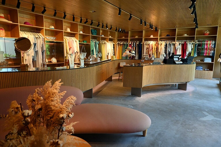 ファリマリーナビレッジにはセレクトショップも。