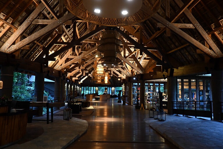 ニューカレドニアの伝統様式を取り入れた、ロビーエリア。