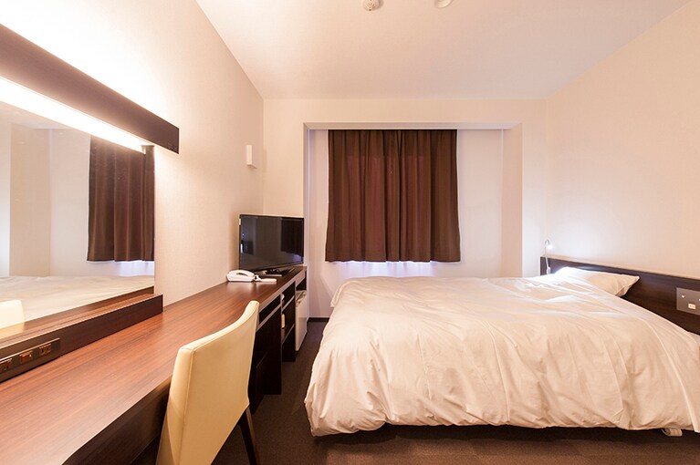 国済寺天然温泉 ハナホテル 深谷＆スパ［埼玉／深谷］ダブルベッドルームの客室。