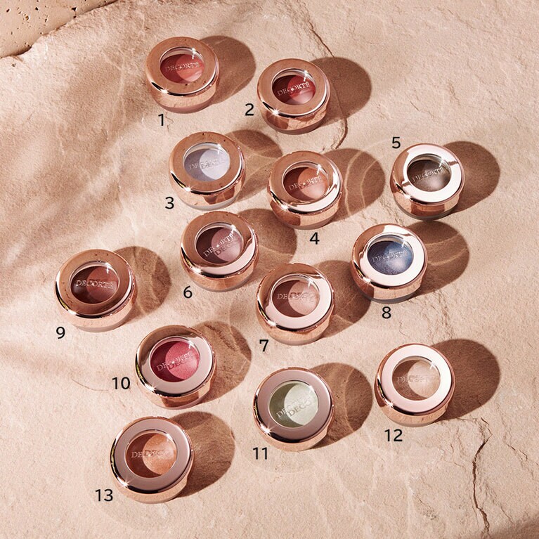 指先でまぶたにぽんぽんとなじませるだけで、骨格が際立つ濡れ艶感をまとえる新感触の単色アイシャドウ。時間が経ってもくすまず、ヨレず、つけたてのフレッシュな発色が続く。アイグロウ ジェム [1] PK803、[2] BR300、[3] PU181、[4] BE302、[5] GR780、[6] PU100、[7] BE303、[8] BL981、[9] BR305、[10] PK801、[11] GR781、[12] GD082、[13] BE386 各2,700円／コスメデコルテ