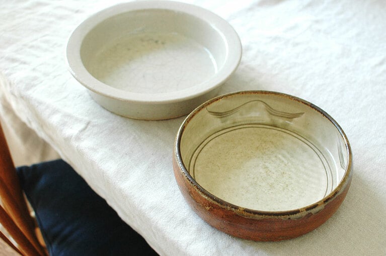 右の器も寸胴タイプ。用途を問わずたっぷり入る。Photo：Yui Otani